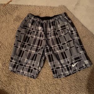 ⭐️3 for $20! Men’s Nike Dri-fit plaid athletic shorts